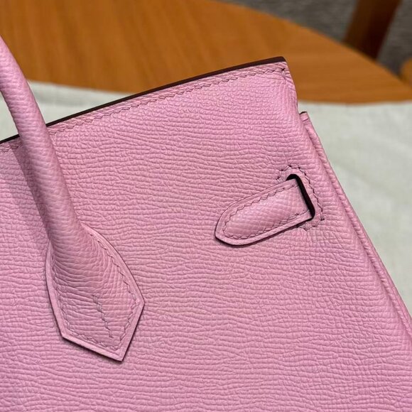 Classic Hermes Bag: A Stylish and Versatile Choice for Elegance - Picture 4 of 6